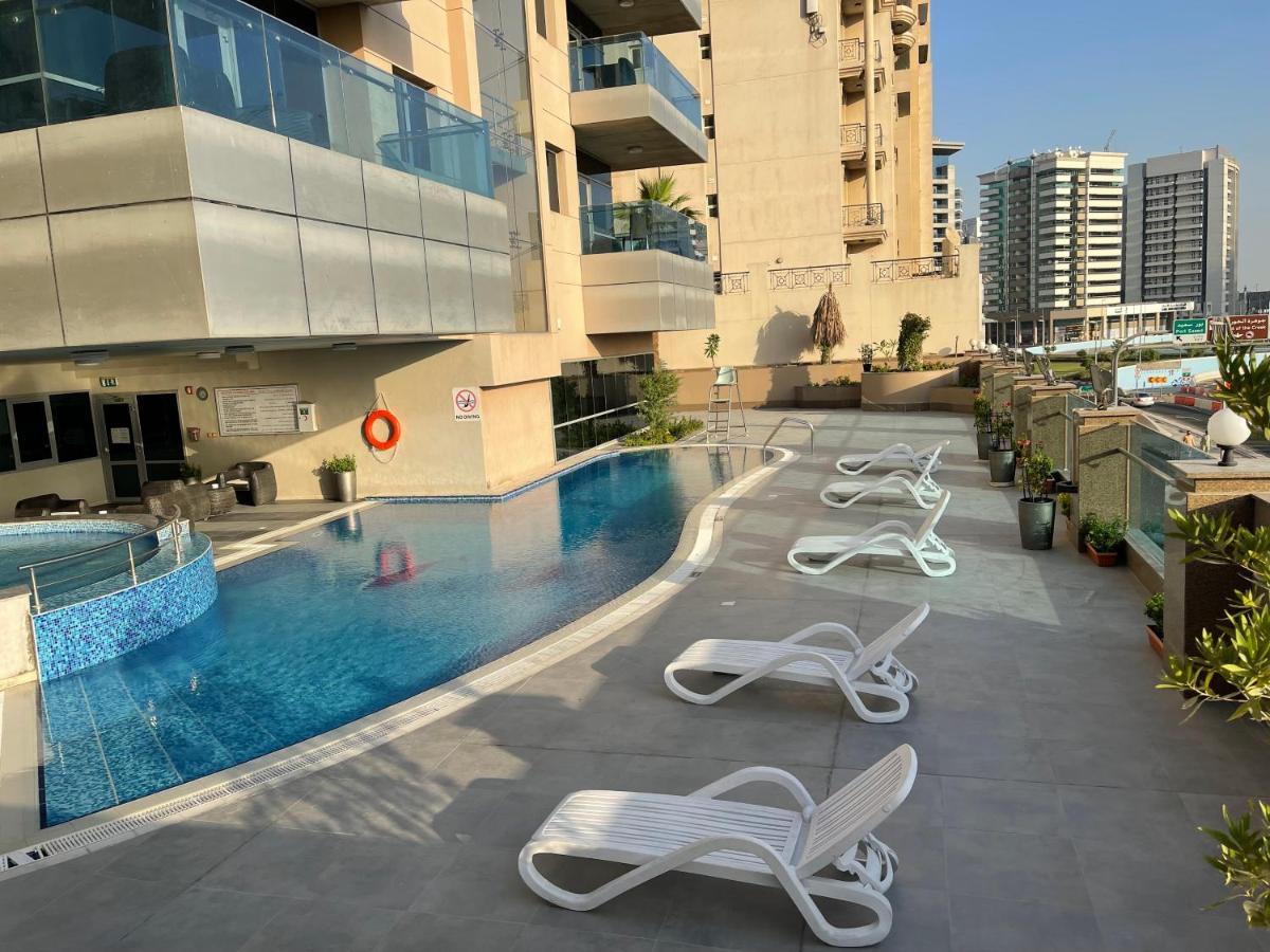 Tulip Creek Hotel Apartments Dubaj Zewnętrze zdjęcie