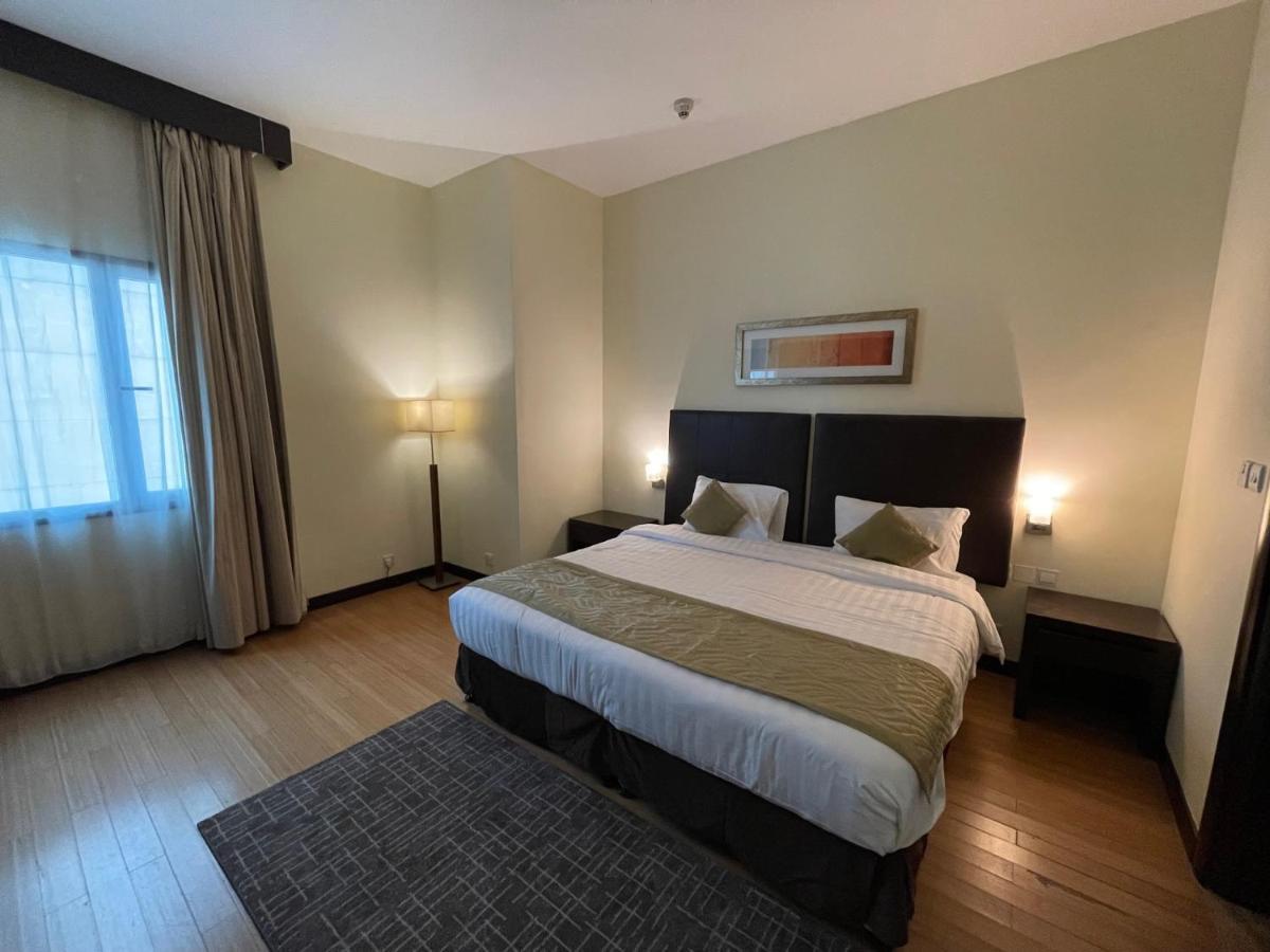 Tulip Creek Hotel Apartments Dubaj Zewnętrze zdjęcie