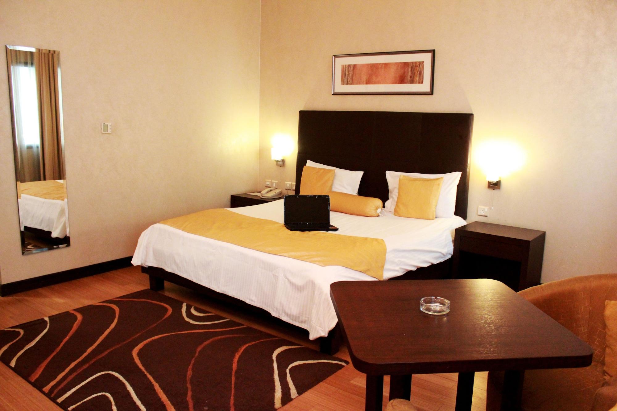 Tulip Creek Hotel Apartments Dubaj Zewnętrze zdjęcie