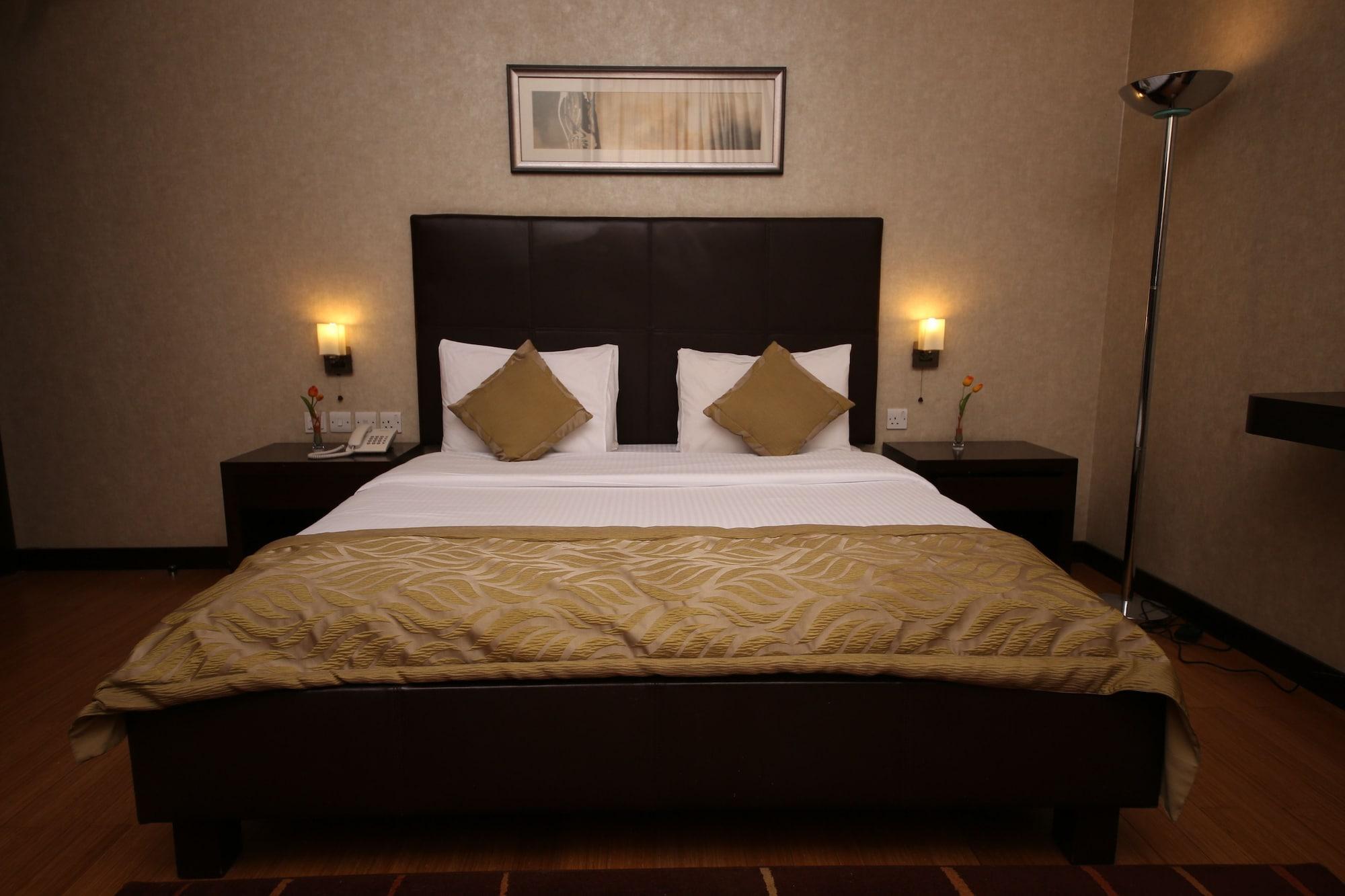 Tulip Creek Hotel Apartments Dubaj Zewnętrze zdjęcie