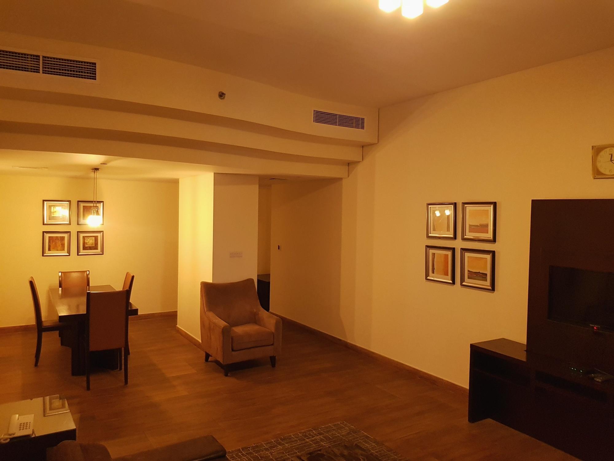 Tulip Creek Hotel Apartments Dubaj Zewnętrze zdjęcie