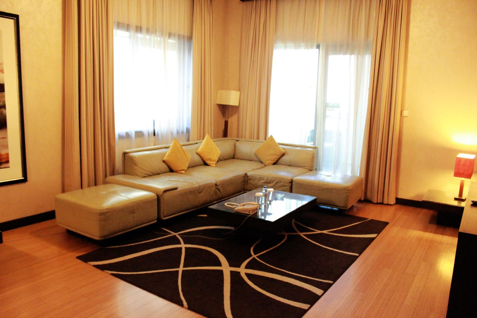 Tulip Creek Hotel Apartments Dubaj Zewnętrze zdjęcie
