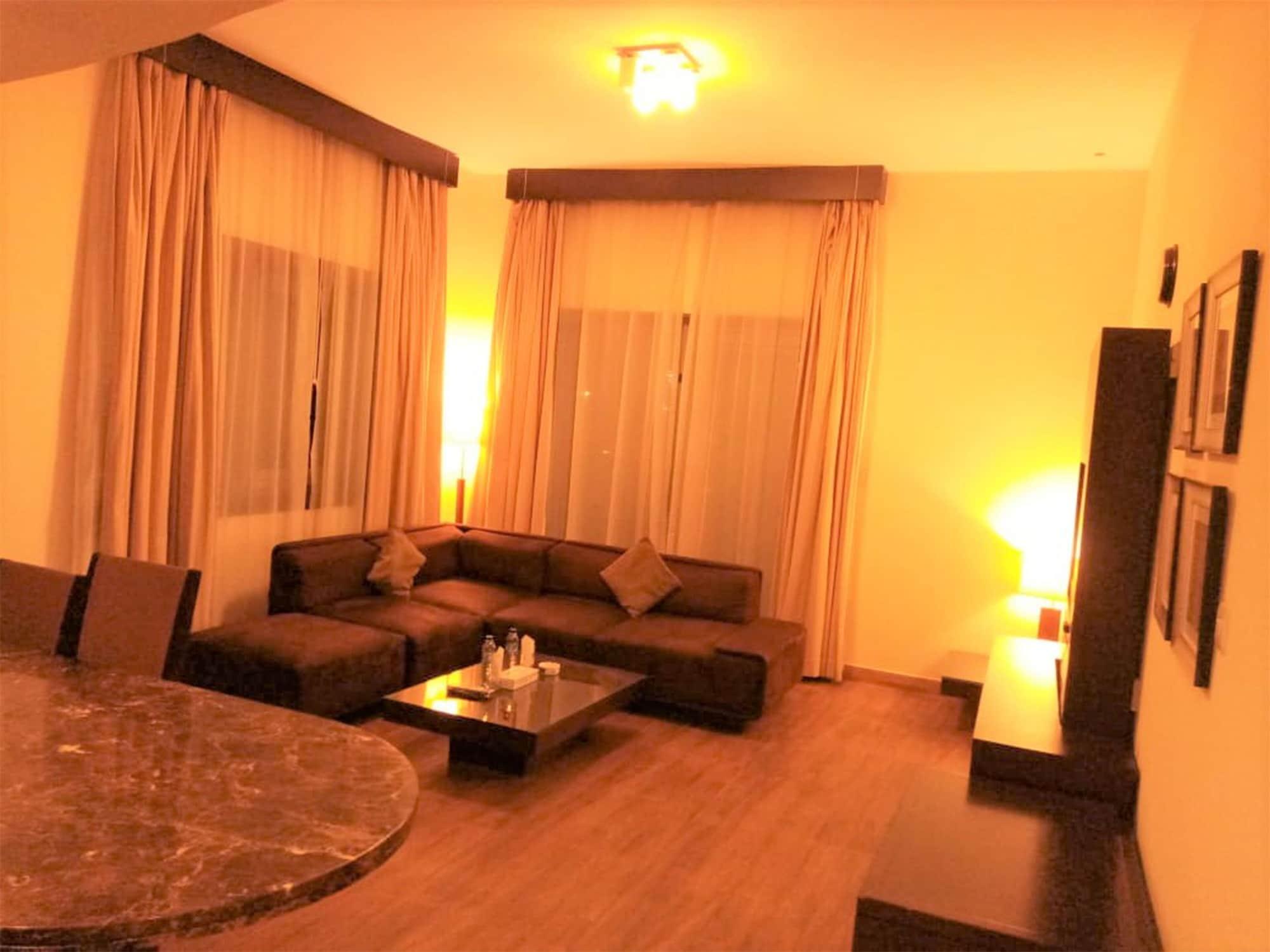 Tulip Creek Hotel Apartments Dubaj Zewnętrze zdjęcie