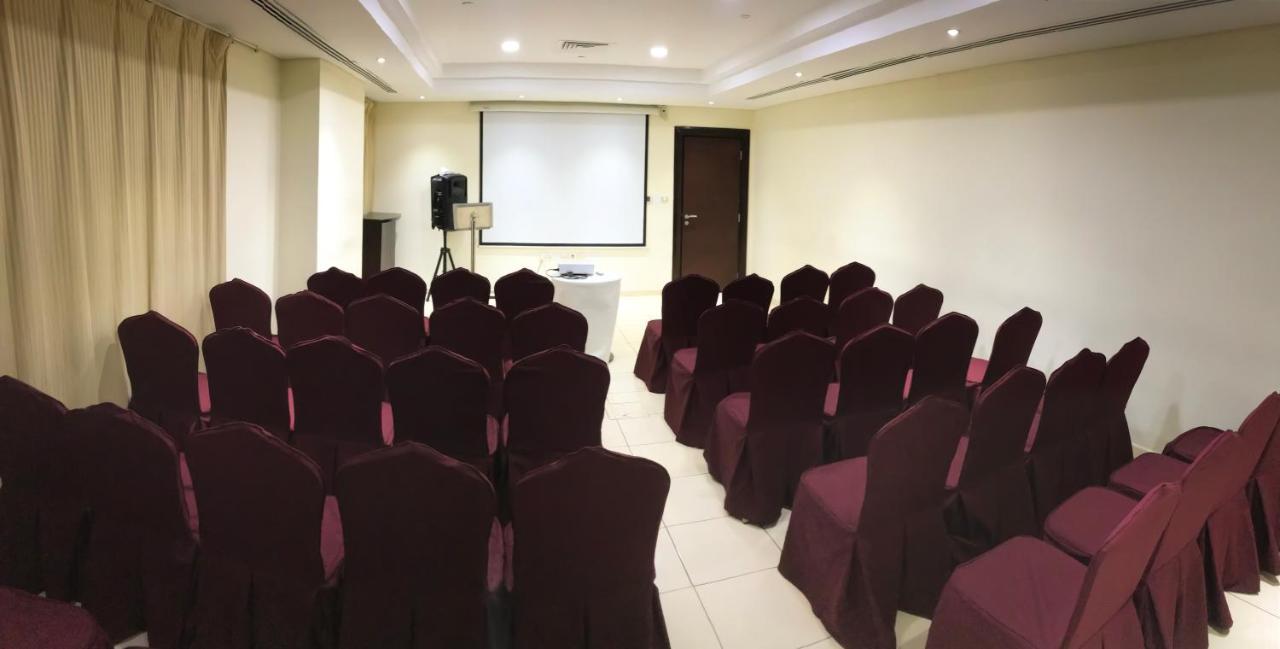 Tulip Creek Hotel Apartments Dubaj Zewnętrze zdjęcie